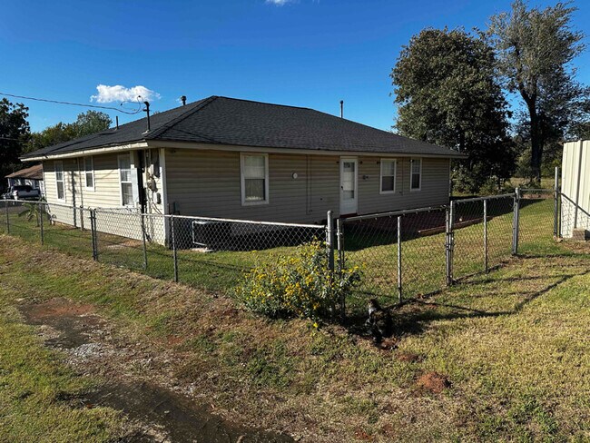 Building Photo - 1912 S Jordan Ave