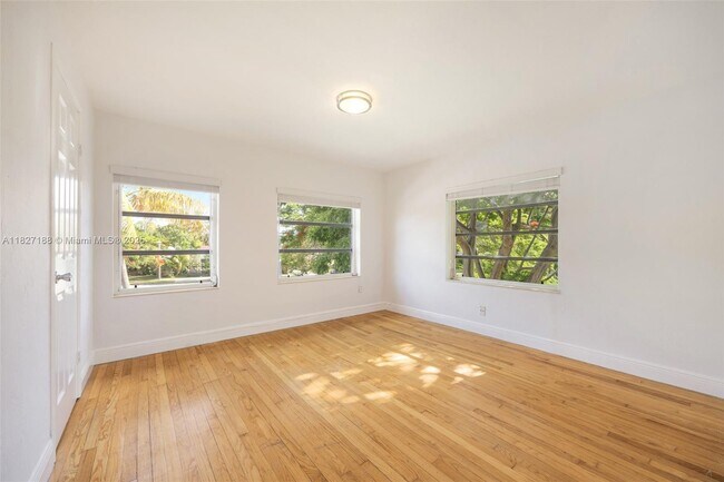 Building Photo - 2330 SW 26th Ln