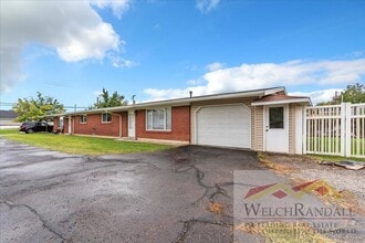 Building Photo - 2 Bedroom 1 Bath Duplex in Riverdale