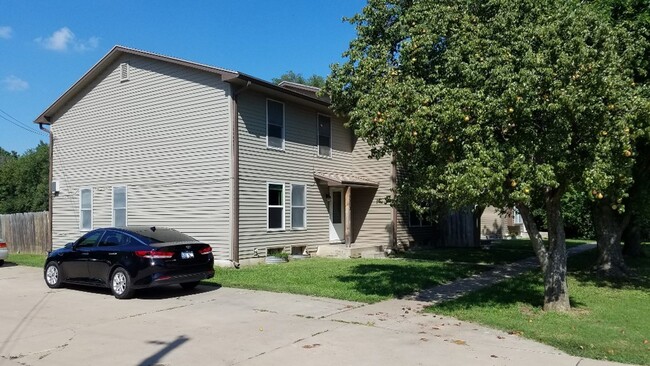 Building Photo - 8510 W Maple St