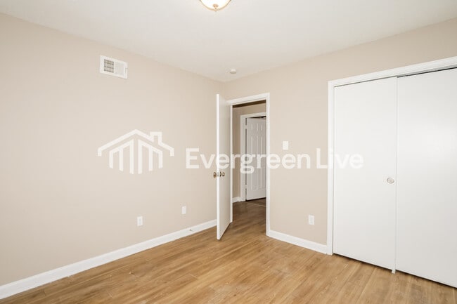 Building Photo - 3926 Kerwin Dr