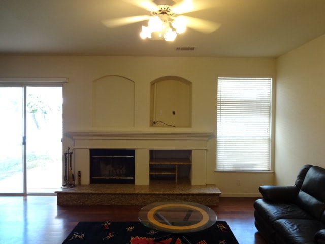Building Photo - NICE SINGLE STORY HOME WITH 3 BEDROOMS, 2 ...