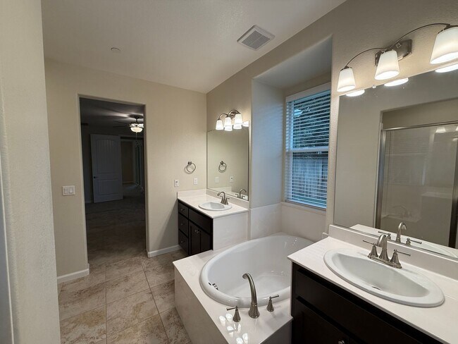 Building Photo - 2021 built two story in Oakdale!