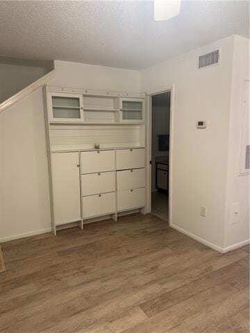 Building Photo - 725 Heavens Dr