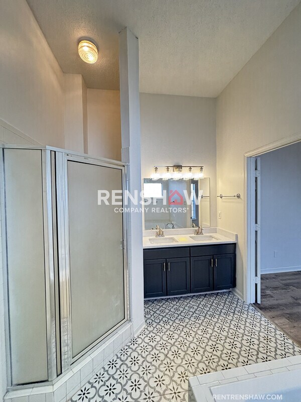 Building Photo - 2512 Courtney Dr