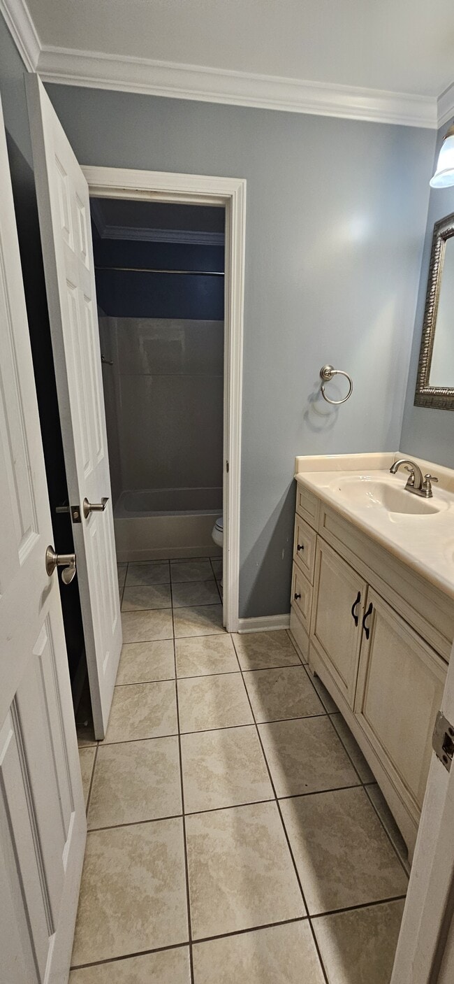 Building Photo - 1117 Appian Way