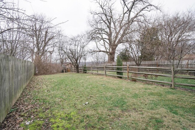 Building Photo - Awesome 4 Bed/ 2 Full Bath on Fairview Min...