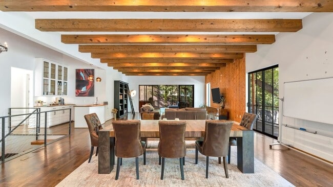 Building Photo - 8635 San Leandro Dr