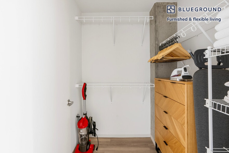 Building Photo - 55 M St NE