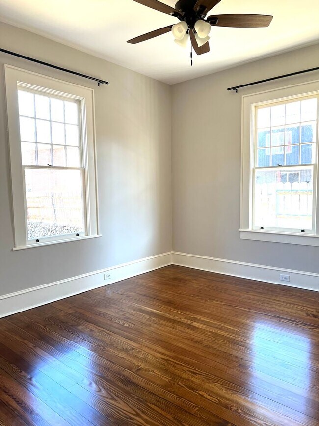 Building Photo - Historic Downtown Hendersonville! Beautifully restored 3 bedroom 2 bath home for rent