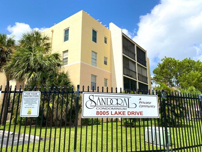 Building Photo - 8005 Lake Dr