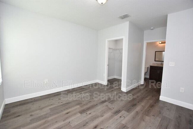 Building Photo - 525 Albatross Dr