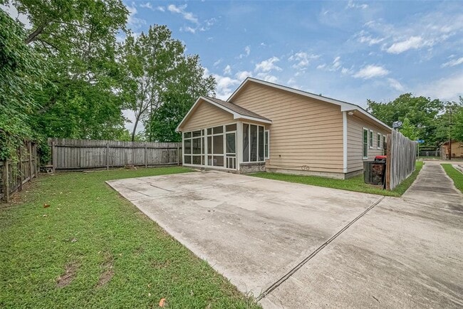 Building Photo - 213 W Murrill Ave
