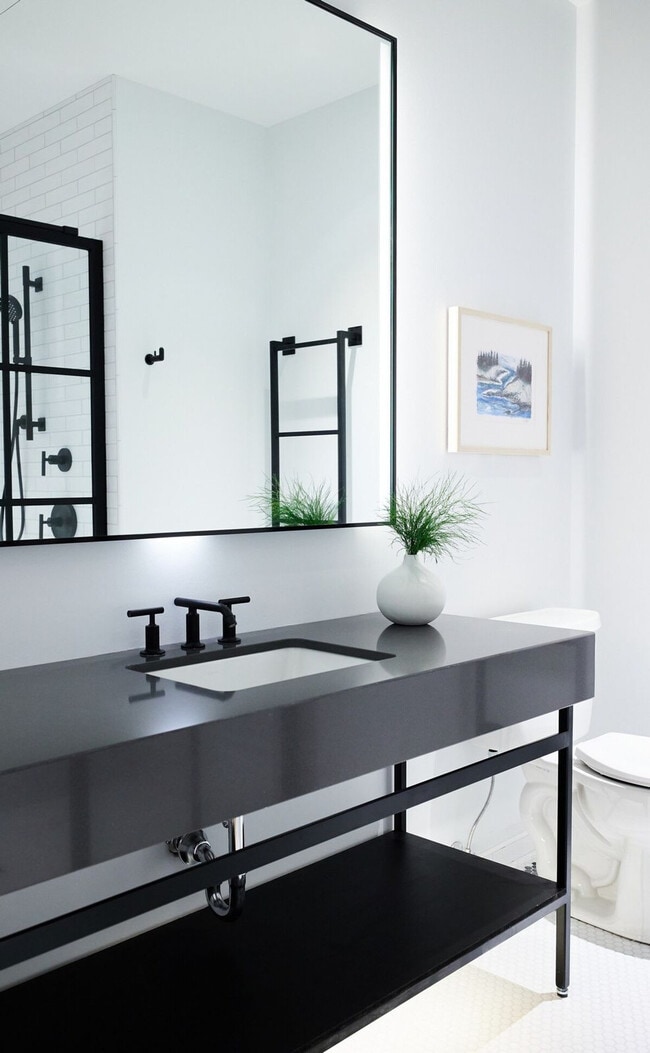 Building Photo - 205 Newbury St