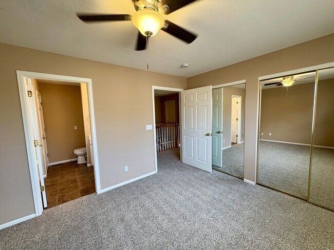Building Photo - Highlands Ranch 3bed, 3.5 bath