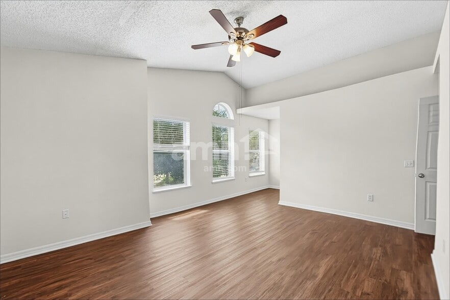 Building Photo - 10421 Opus Dr