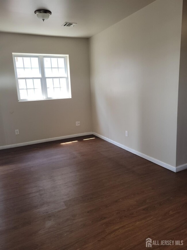 Building Photo - 816 Amboy Ave