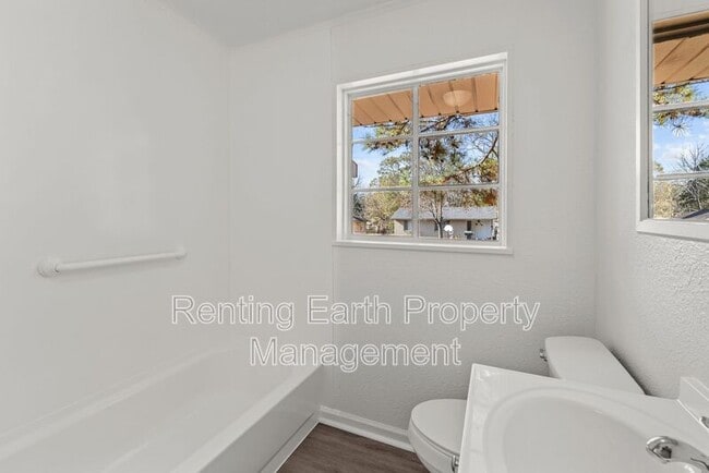 Building Photo - 1441 Creel St