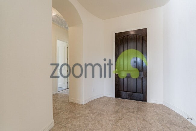 Building Photo - Beautiful Views!