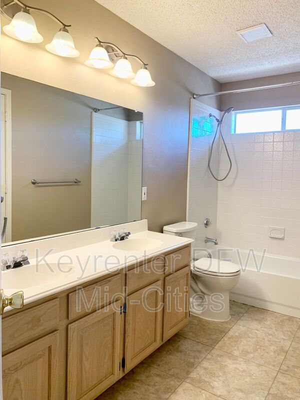 Building Photo - 2320 Kittyhawk Dr