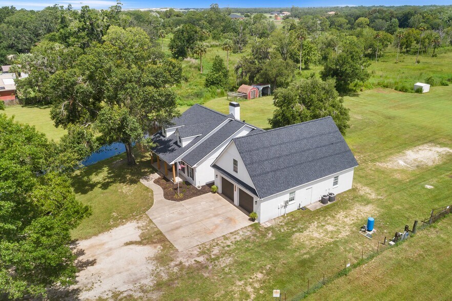 Building Photo - 5820 E Johnson Ave