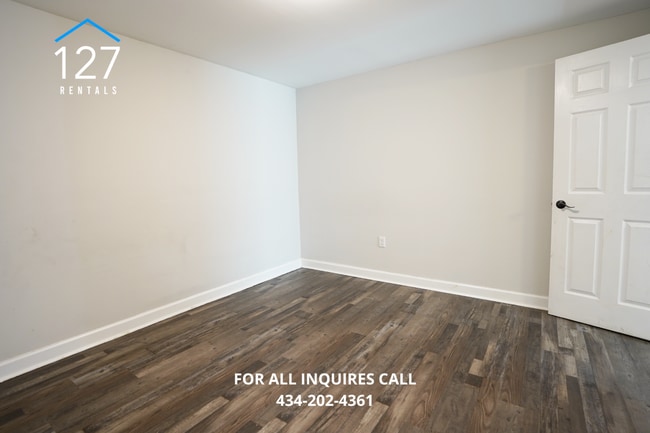 Building Photo - 3 Bedroom Unit with Electric and Water Utilities Included!!