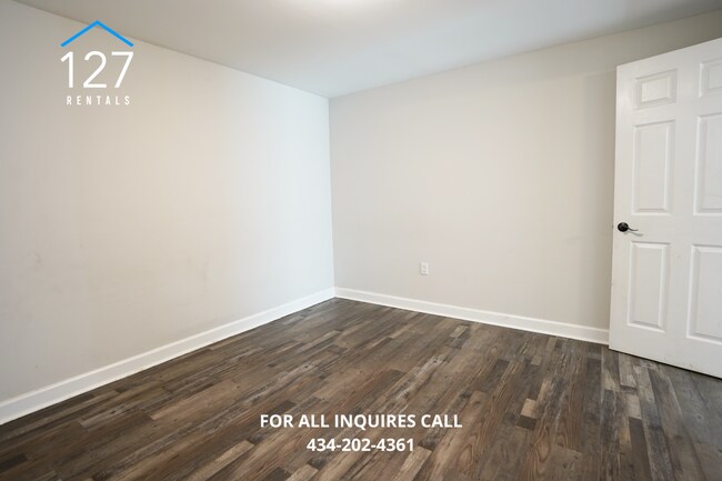 Building Photo - 4 Bedroom Unit with Electric and Water Utilities Included!!
