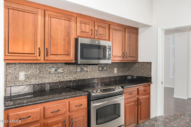 Building Photo - 1638 E Glenhaven Dr