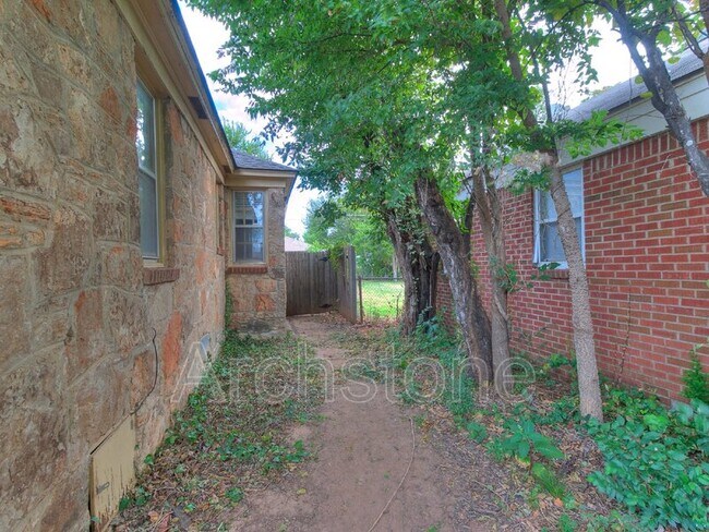 Building Photo - 2617 NW 37th St