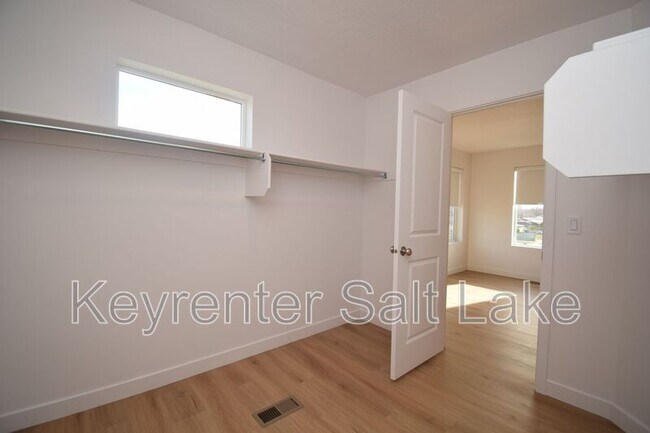 Building Photo - 4479 S 500 E