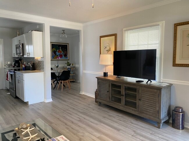 Building Photo - 2515 Vero Beach Ave