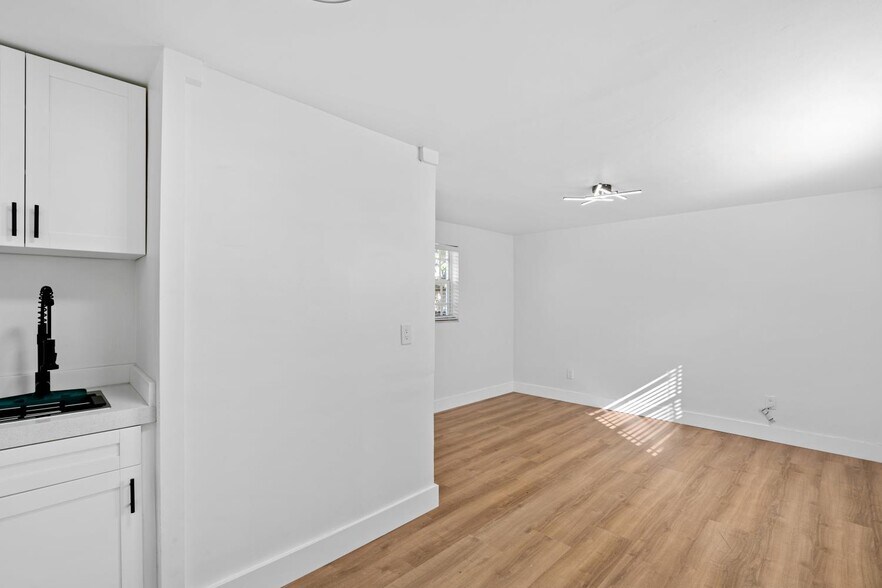 Building Photo - 1607 Hayes St