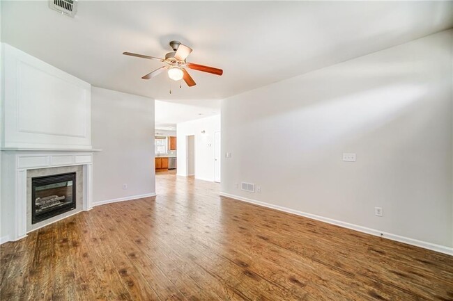 Building Photo - 374 St Claire Dr