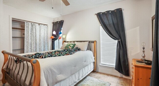 Building Photo - 4611 Cedargrove Dr