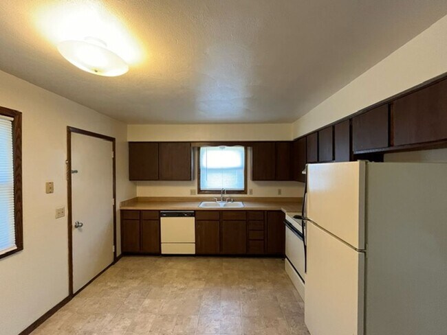 Building Photo - 605-607 Margate Drive