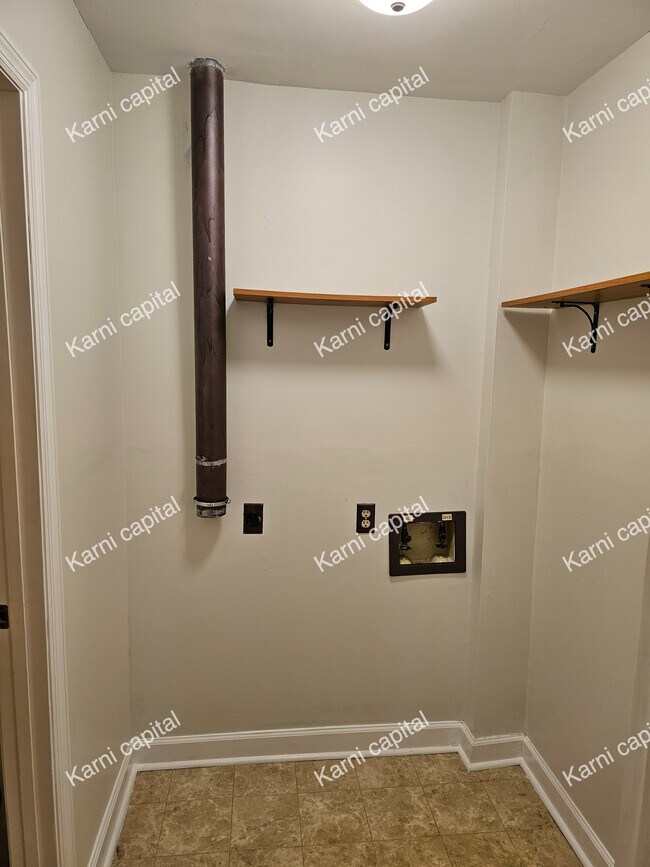 Building Photo - 8709 Olde Colony Trl