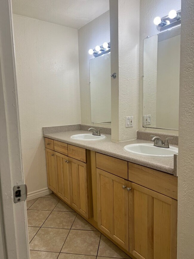 Building Photo - Ready for Move In