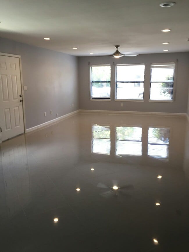 Building Photo - 6212 NW King Arthur Ct