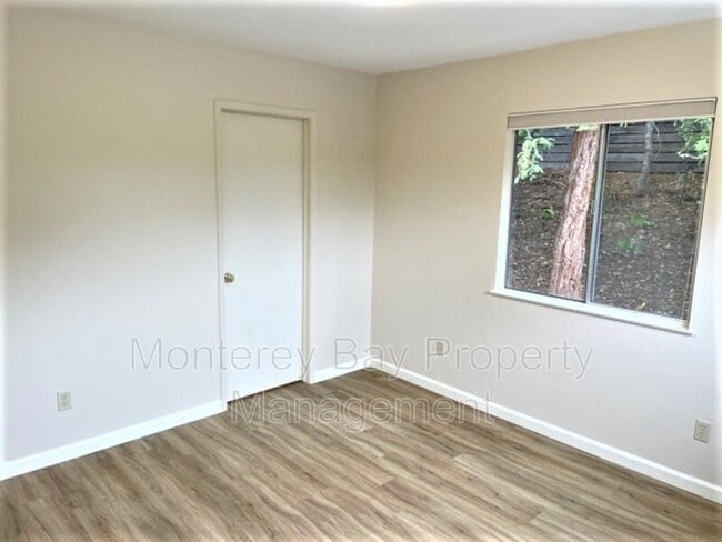 Building Photo - 25383 Flanders Dr