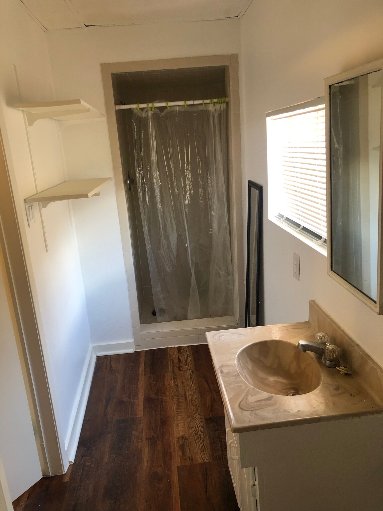 Bathroom sink/shower - 508 Bellevue Pl
