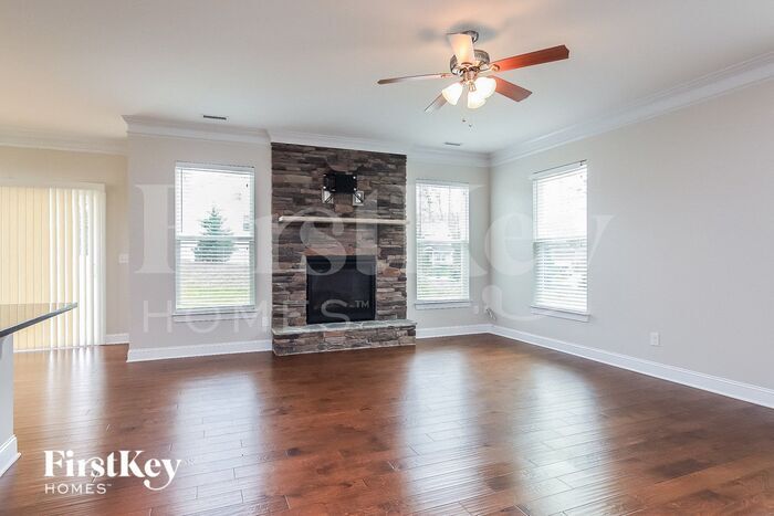 Building Photo - 97 Roterham Dr