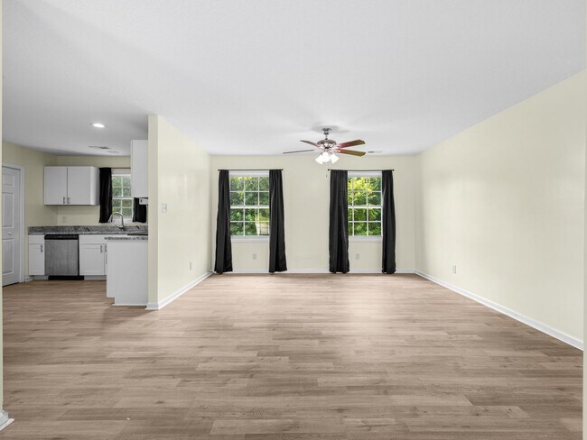 Building Photo - 103 Oakwood Ct