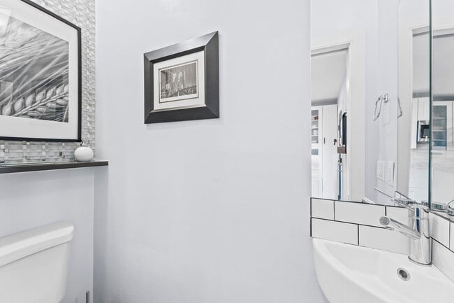 Building Photo - 76 Condict St