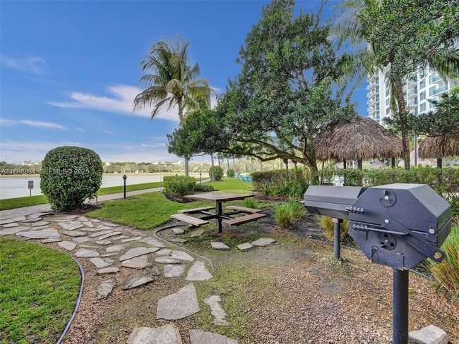 Building Photo - 2681 N Flamingo Rd