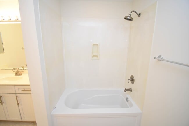 Building Photo - 160 Stonegate Blvd