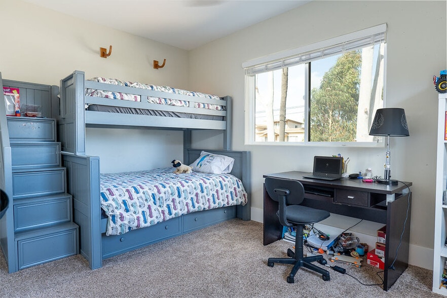 Upstairs 3rd bedroom - 3687 Valley St