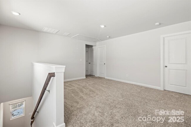 Building Photo - 2131 Belterra Dr