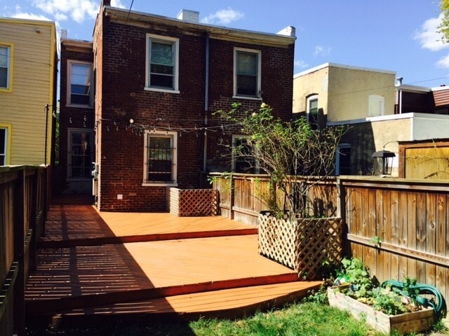 Building Photo - Large 2 Story House, Large Fenced In Yard, Wood Floors, Central Air, Quiet Community