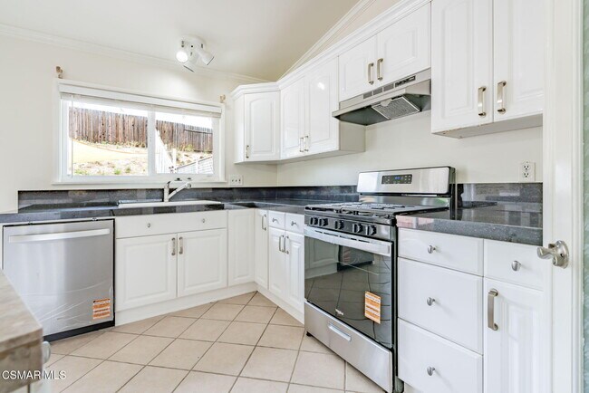 Building Photo - 6894 N Auburn Cir