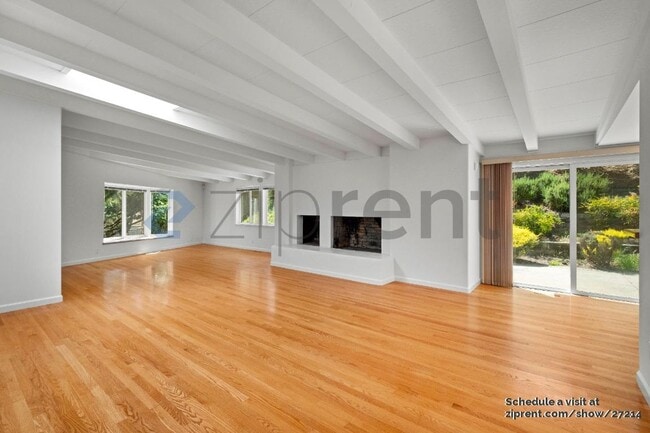Building Photo - 18463 Almond Rd
